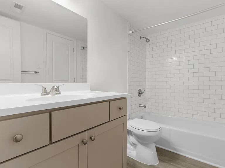 Linridge Apartments — Photo 8
