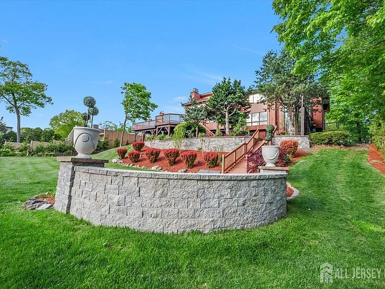 950 Sunset Rdg — Photo 47