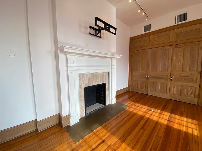 235 E Commerce St #400 — Photo 11