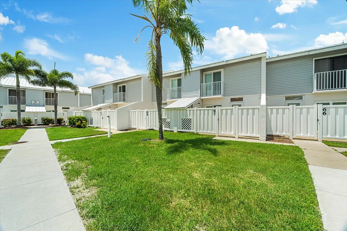 2 bed, 2.5 bath, 1101 sqft, $4,000 — Photo 2