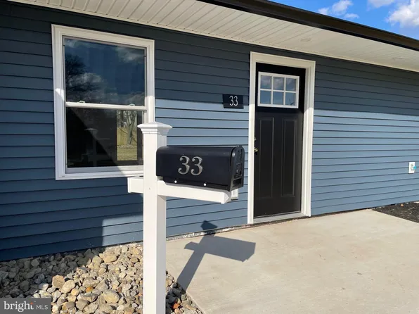 33 Wildrose Ln, Levittown, PA 19054