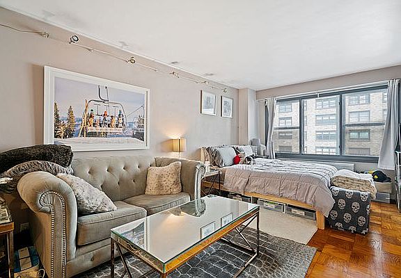 3rd image of 220 E 57th St APT 6E