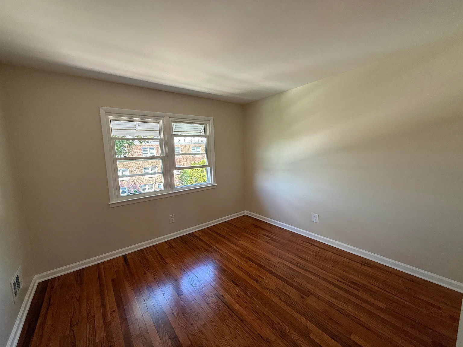 2 bed, 1.0 bath, 900 sqft, $2,100 — Photo 3
