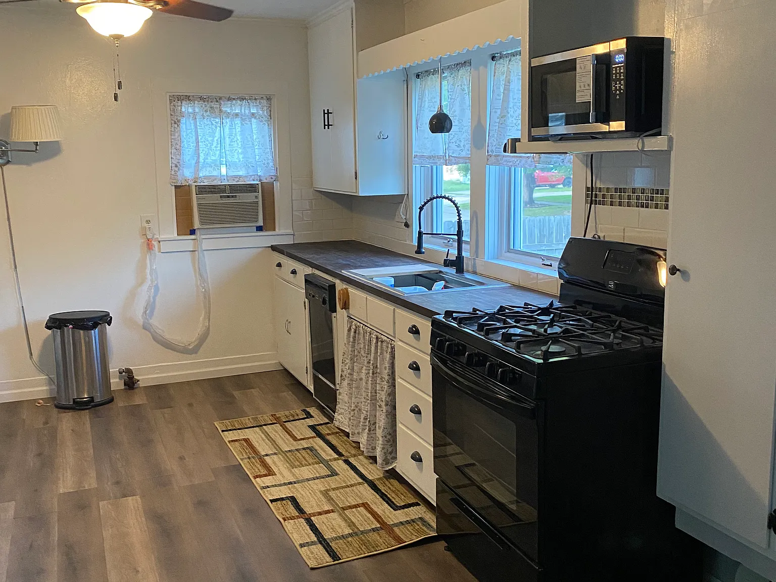 1 bed, 1.5 bath, 576 sqft, $800 — Photo 3