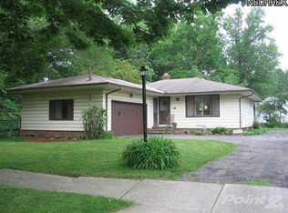 24111 Rosita Ln, North Olmsted, OH 44070