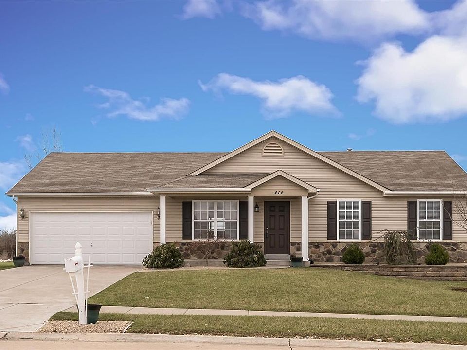 Welcome home to 414 Pearl Creek Drive!!