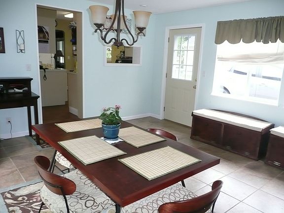 Dinning room opening onto the patio