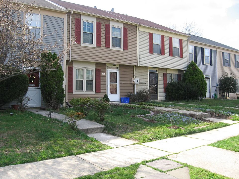 The entranceway to affordable living in a highy desirabe neighborhoood.