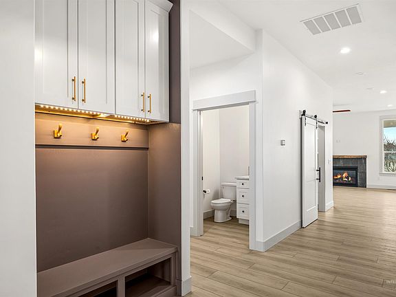 5th image of 442 W Elaine Ct
