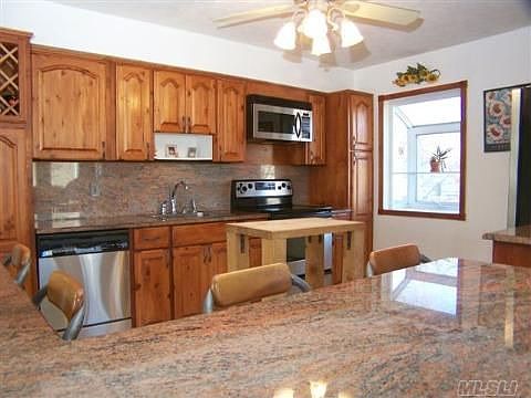 Kitchen Granite Counters, Stainless Appliances