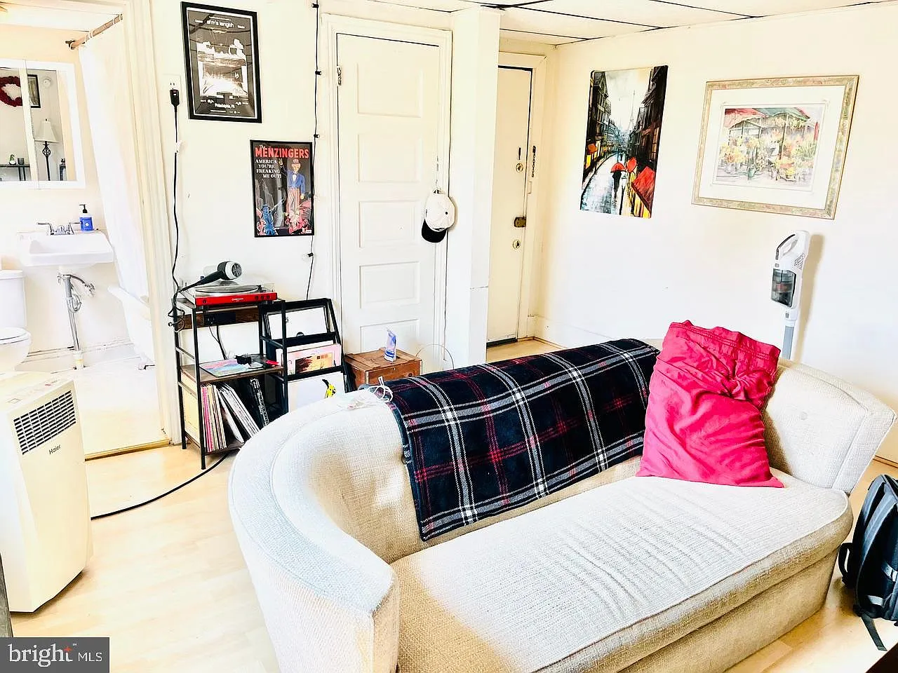 1 bed, 4068 sqft, $1,095 — Photo 3