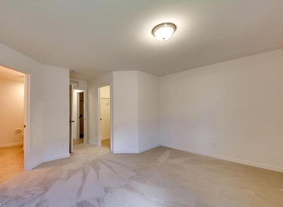 3rd image of 467 Shadow Lakes Dr