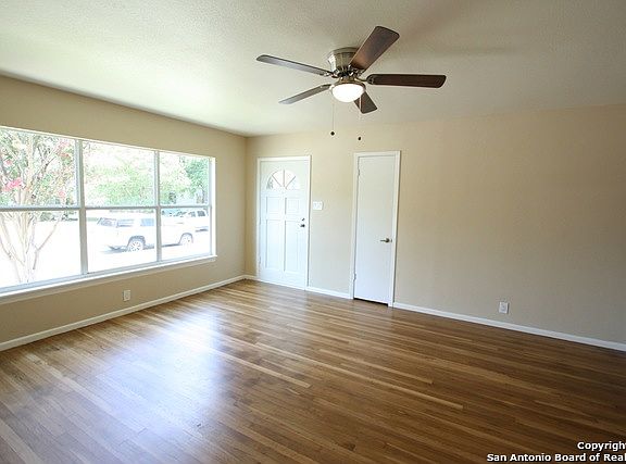 4th image of 306 Adrian Dr