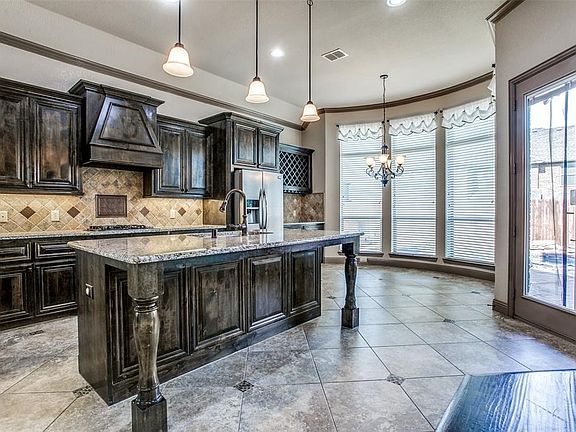 3rd image of 7818 Glen Hollow Ln