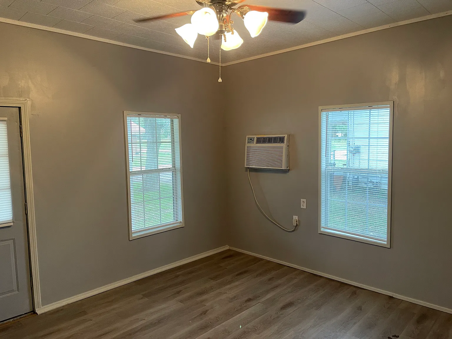 603 W Hazel St — Photo 4
