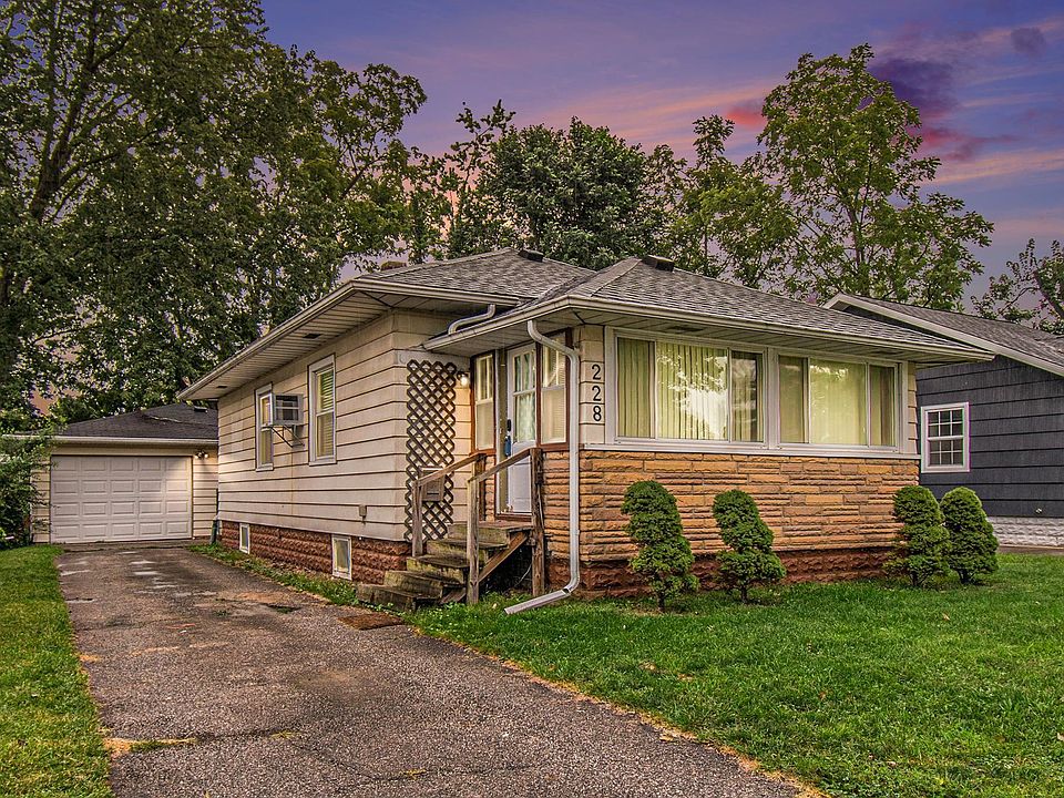 1st image of 228 Manor Ave