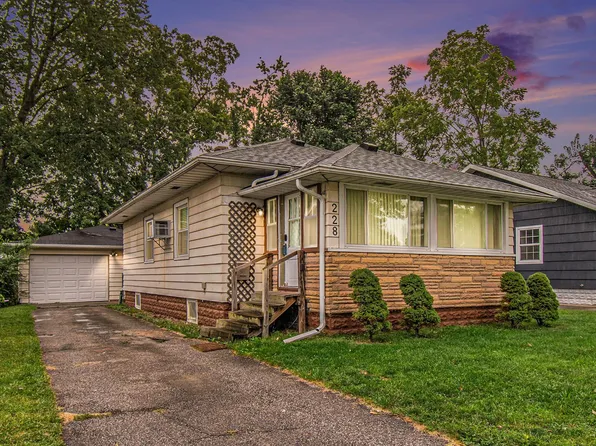 228 Manor Ave, Elkhart, IN 46516