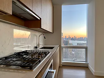 Rented by Gulia Wang, LREB