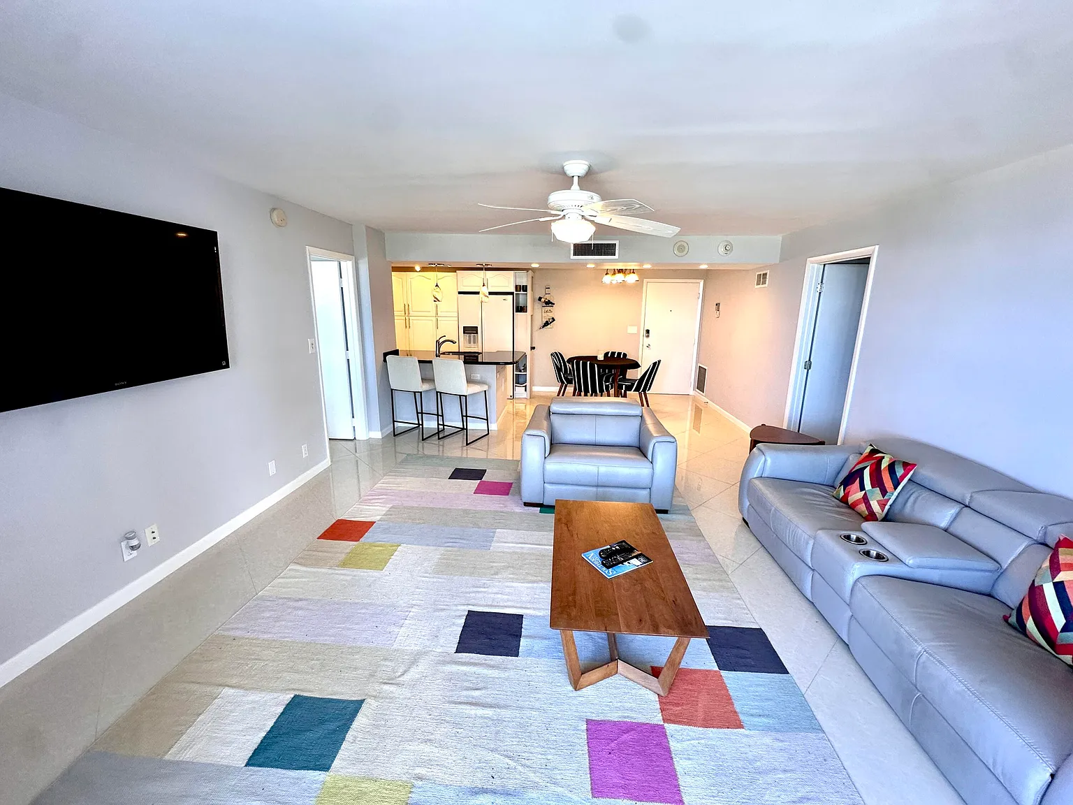 Venetian Condominium — Photo 4