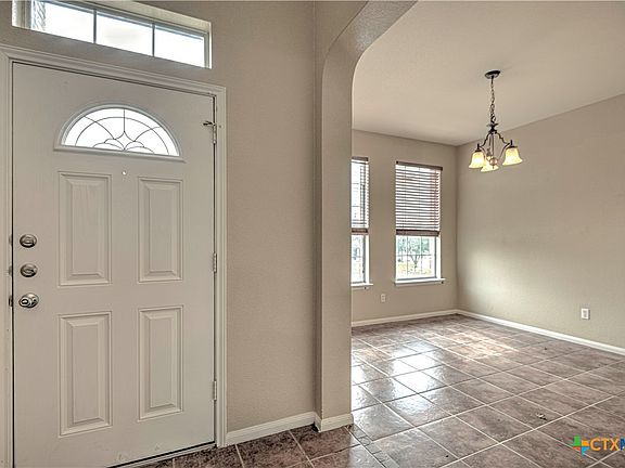 3rd image of 209 Crowfoot Dr