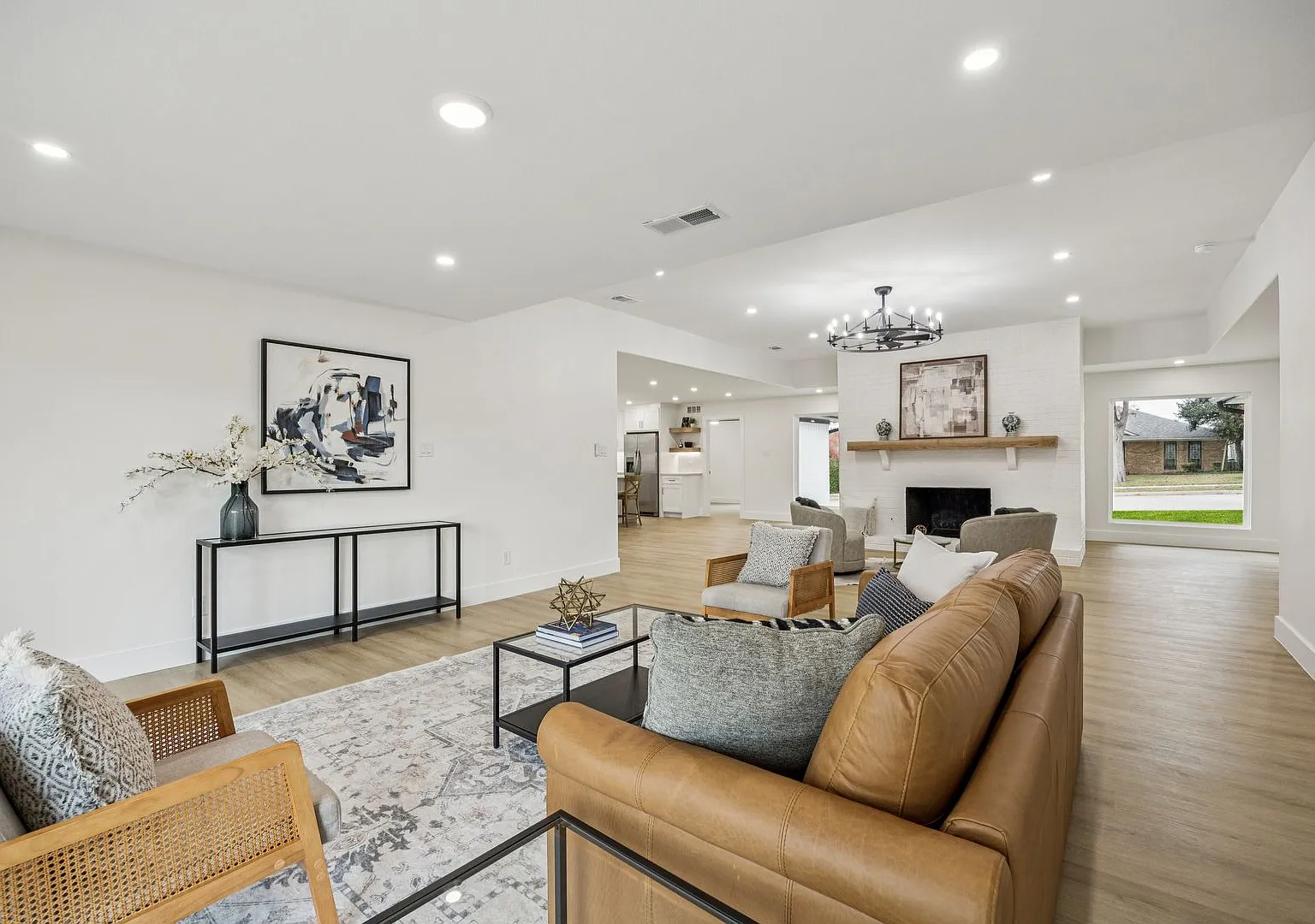 Luxuriously Renovated 4 Bed / 2.5 Bath Home with Contemporary Upgrades in Garland — Photo 4