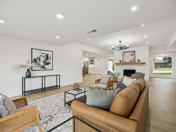 4th image of 3401 Valley View Ln