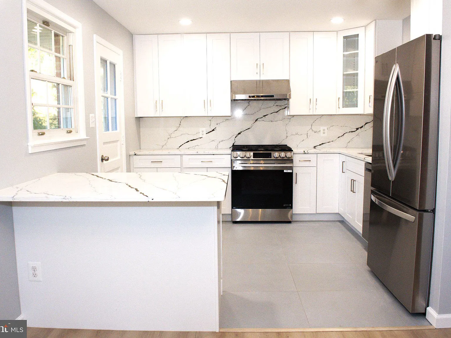 3 bed, 2.0 bath, 2134 sqft, $4,175 — Photo 4
