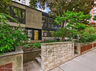 404 W Surf St, Chicago, IL 60657
