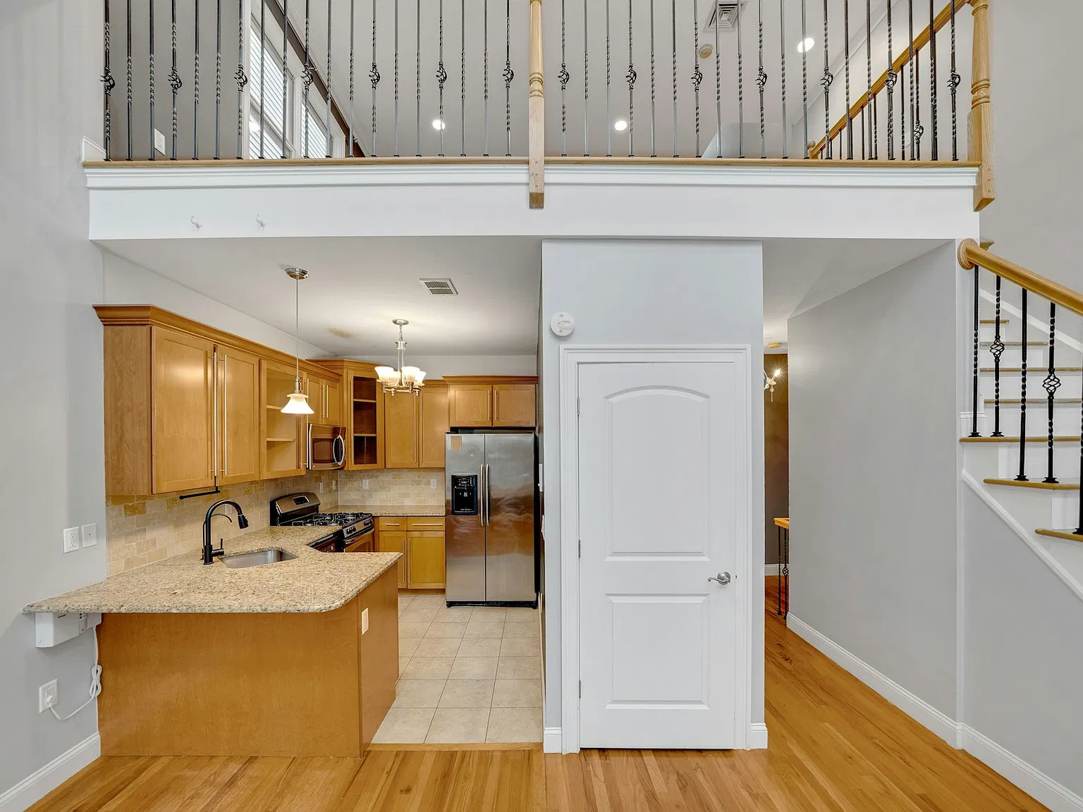 2 bed, 2.5 bath, 1770 sqft, $3,700 — Photo 2
