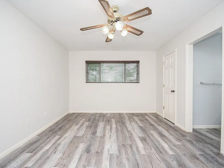 11915 N Hanworth Dr — Photo 15