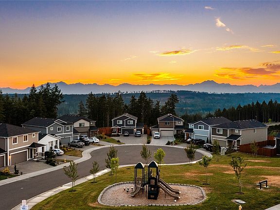 2nd image of 111 NE Ridgetop Crossing