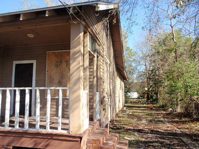 2nd image of 2144 Hiawatha St