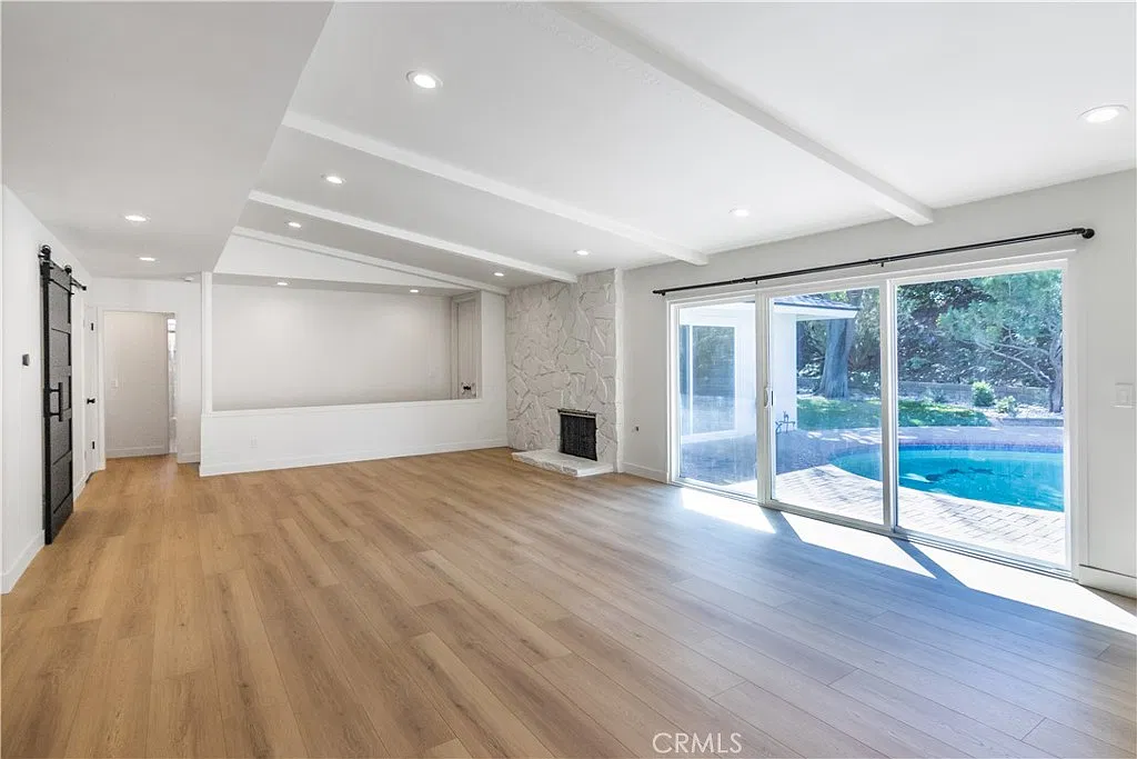 4 bed, 2.5 bath, 2067 sqft, $7,995 — Photo 3