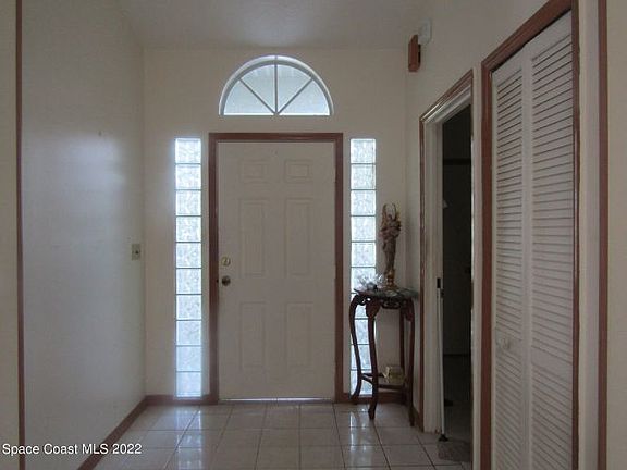 3rd image of 936 Walden Blvd SE