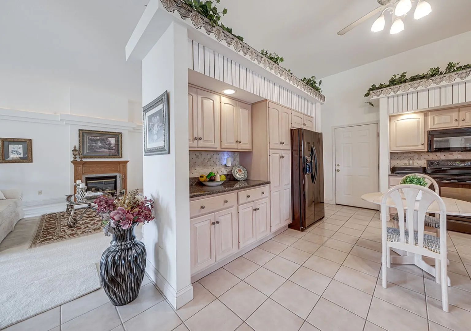 3 Bed, 3 Bath Condo for Rent Available August 5th — Photo 4