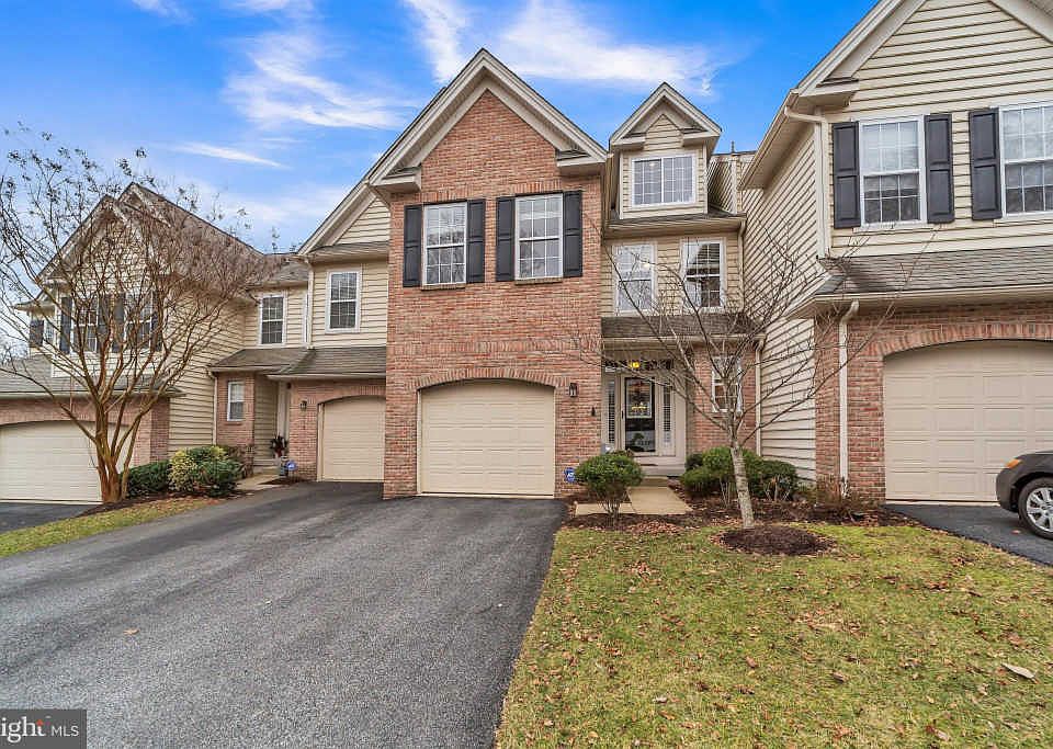1st image of 233 Deepdale Dr