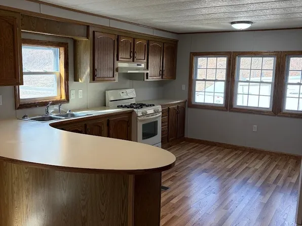 195 Champ Ln, Waterbury, VT 05676