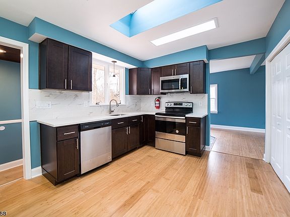 5th image of 912 Walnut Dr