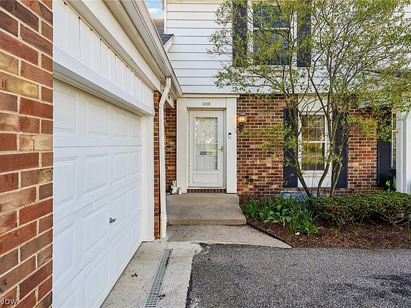 2nd image of 34104 Chagrin Blvd APT 3102