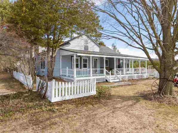 8198 Horton Bay Rd N, Petoskey, MI 49770