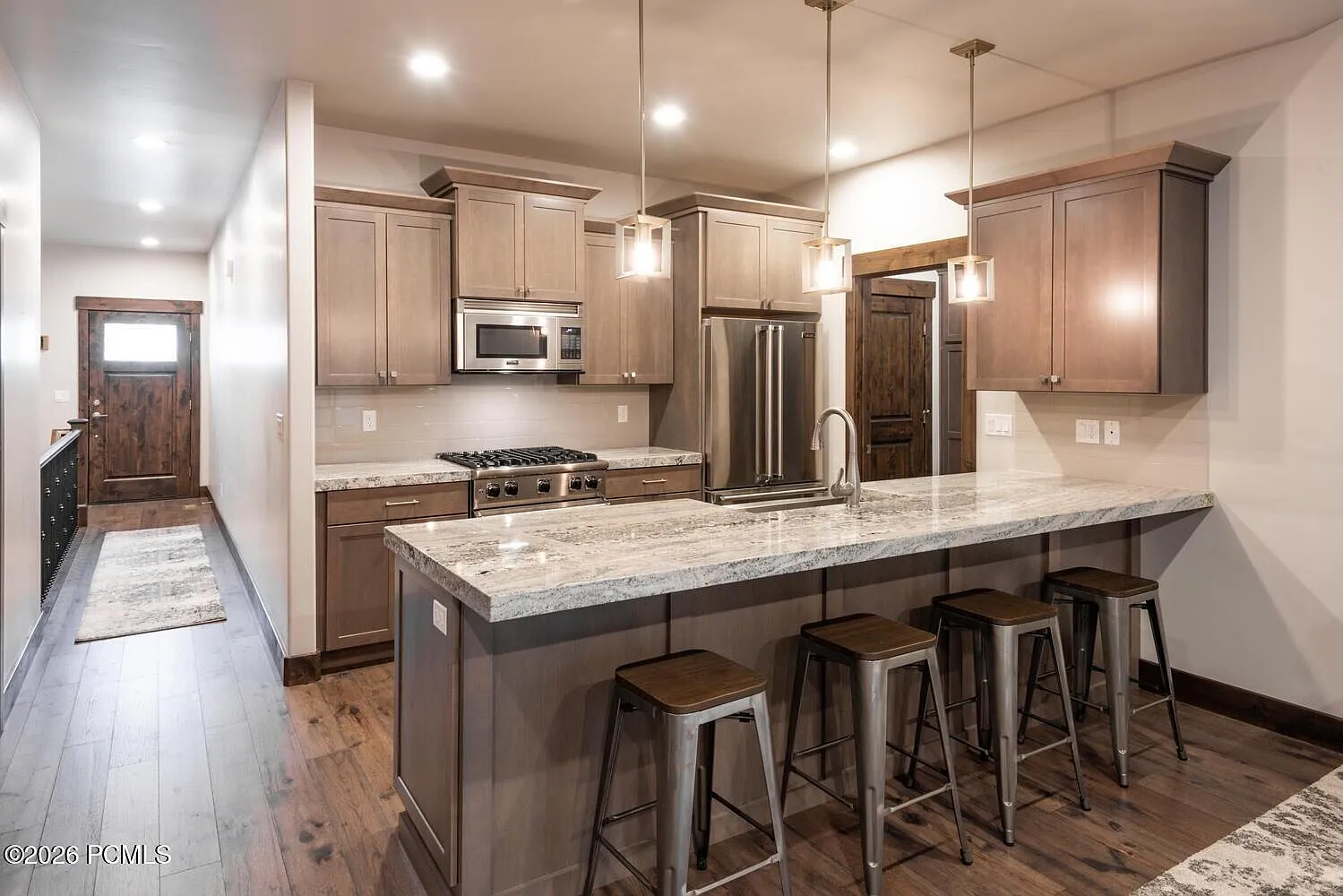 3 bed, 2.5 bath, 2494 sqft, $3,400 — Photo 4