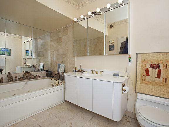 4th image of 140 W 23rd St #B4