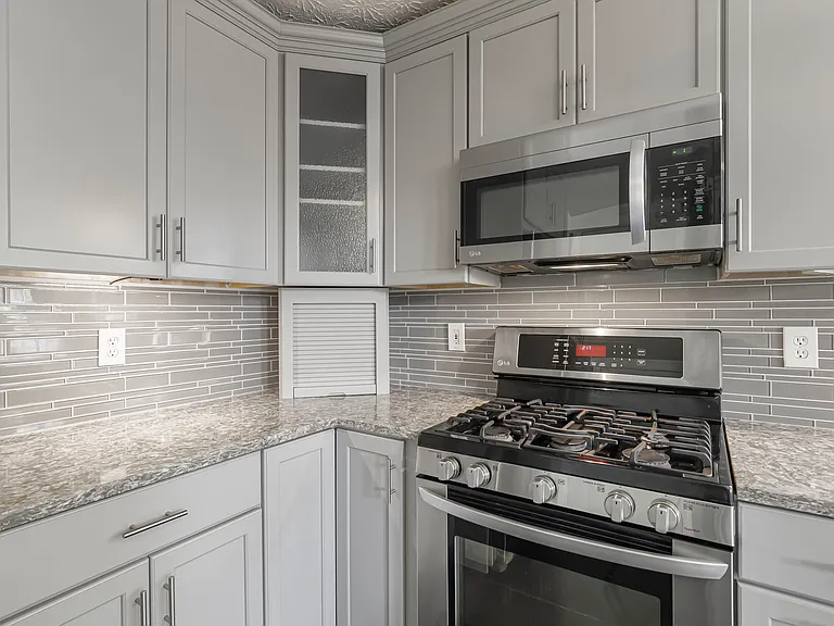 4392 Greensbury Dr — Photo 29