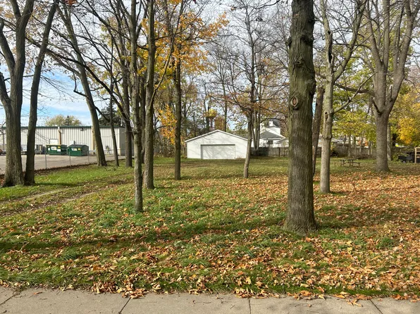 119 E Sherwood St, Decatur, MI 49045