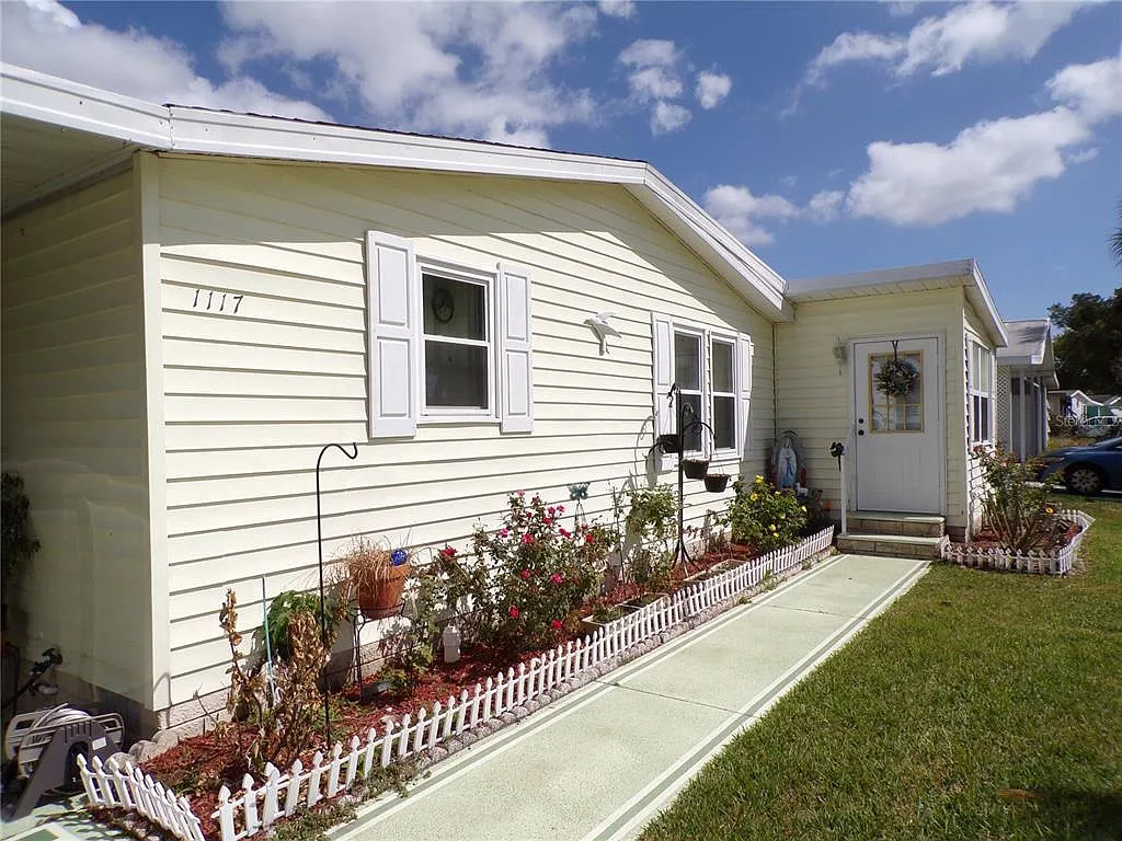1117 Paradise Dr — Photo 2