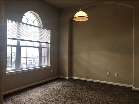 3rd image of 111 Plumbago Dr