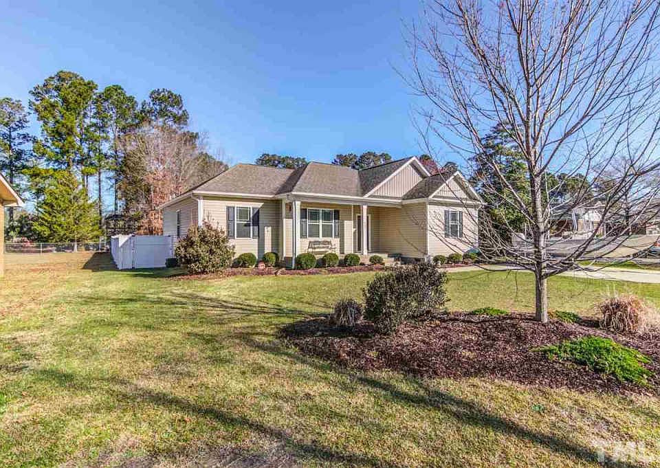 1st image of 605 Camellia Dr