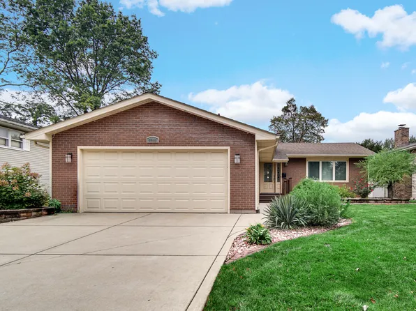9544 Hawthorne Dr, Munster, IN 46321