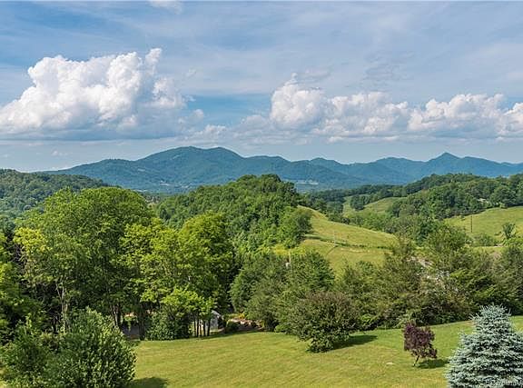 4th image of 451 Evergreen Farm Cir