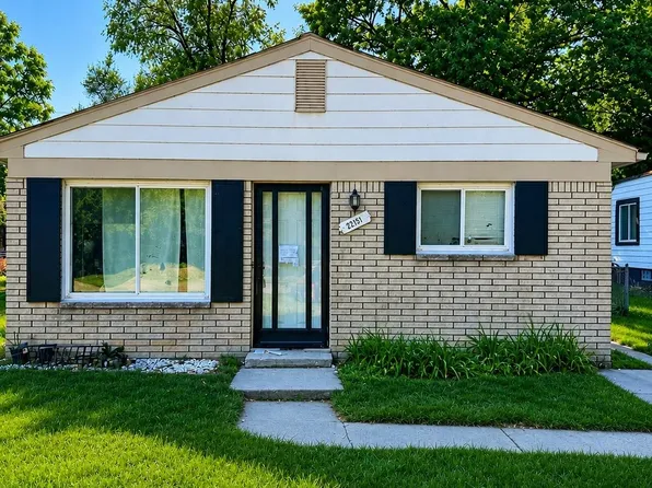 22151 Poinciana St, Southfield, MI 48033